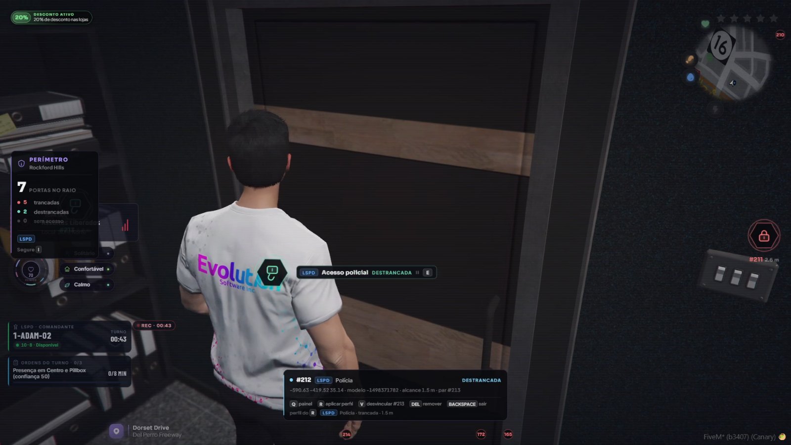 Cartão da porta ao lado do núcleo: LSPD, Acesso policial, destrancada, tecla E